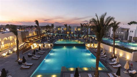 Sunrise Resort .